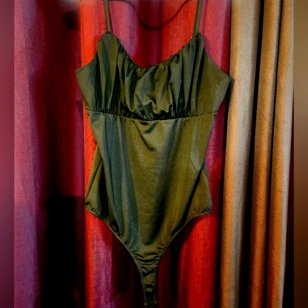 Sleeveless black silky-smooth bodysuit